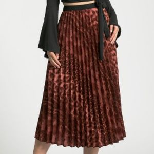 Leopard Print Pleated Skirt